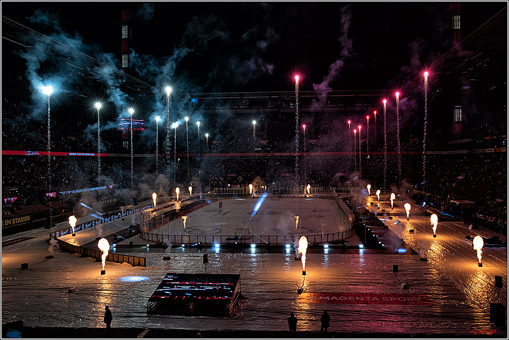 PENNY DEL WINTER GAME;  Kölner Haie - Adler Mannheim; Köln, 03.12.2022